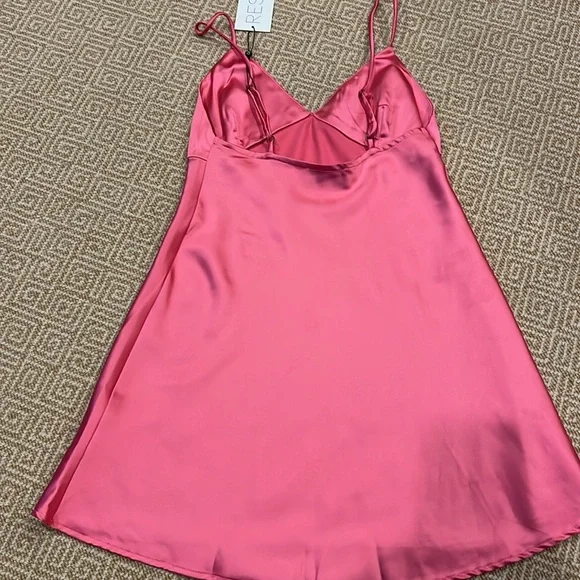 Silk pink dress - Picture 2 of 3